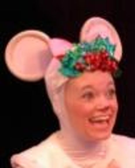 Hillary Ekwall Headshot