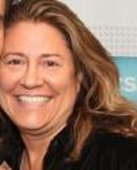 Lora Kennedy Headshot