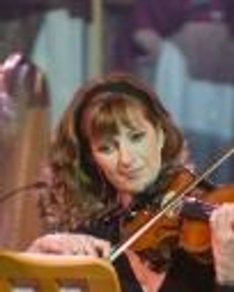 Holly Mulcahy Headshot