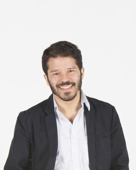 Carlos Alban Headshot