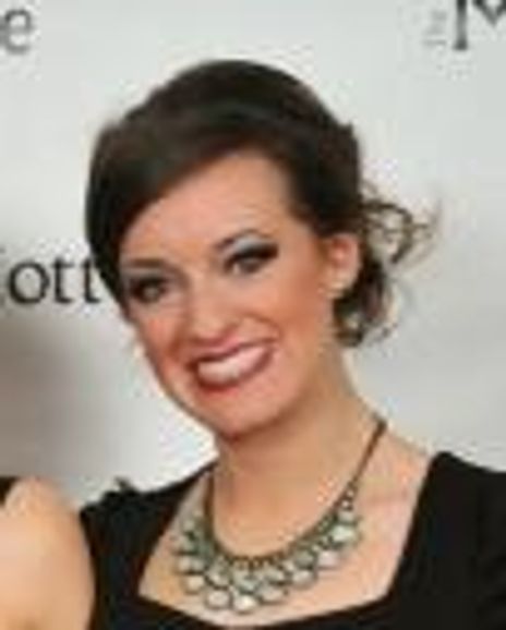 Holly Becker Headshot