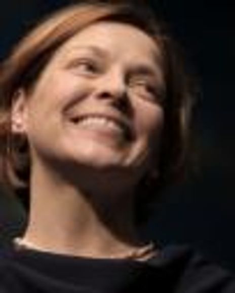 Laura Houck Headshot