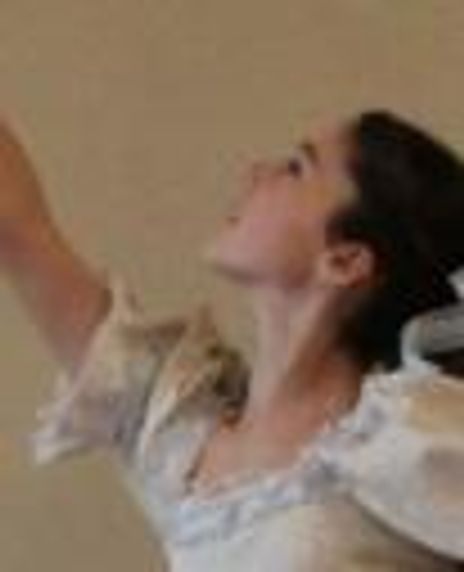 Alli Tomsik Headshot