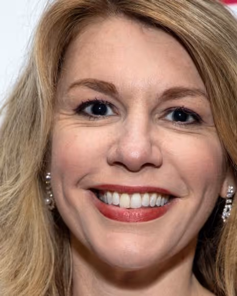 Andrea Syglowski Headshot