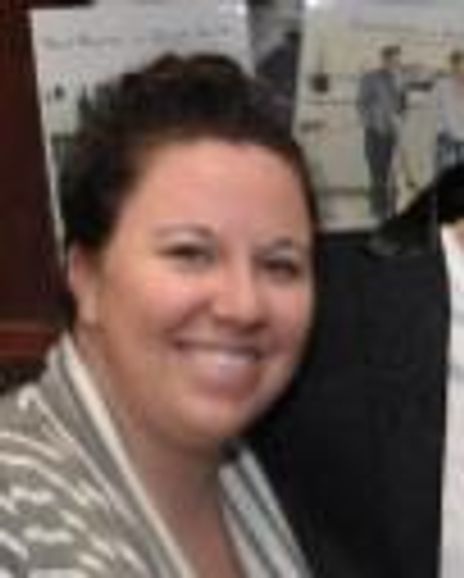 Angela Halloran Headshot