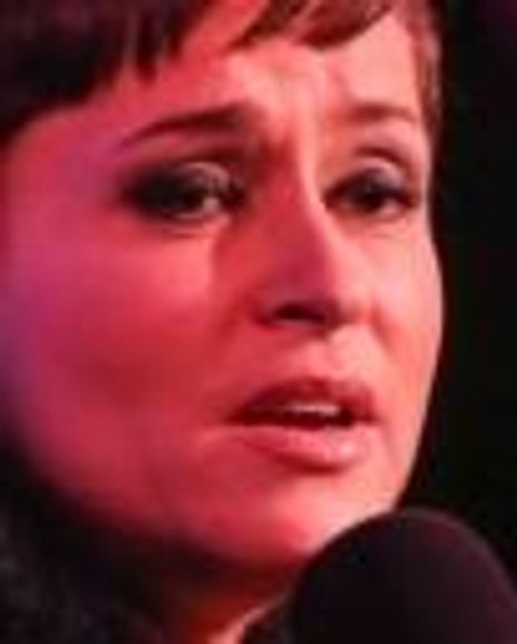 Cynthia Farrell Headshot