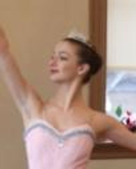 Noura Sander Headshot