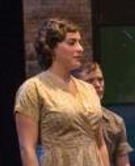 Laura Lapidus Headshot