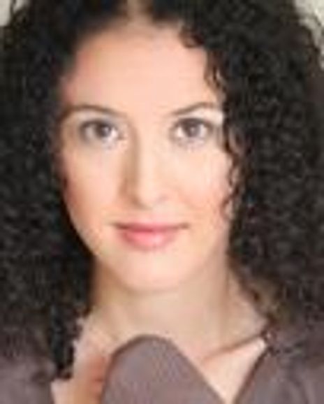 Amanda Prasow Headshot