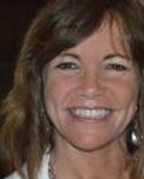 Vicki Daigneault Headshot