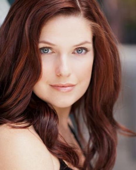 Rachel Rhodes-Devey Headshot