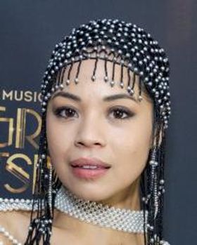 Eva Noblezada