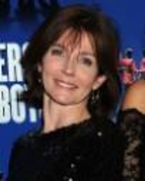 Annabel Giles Headshot