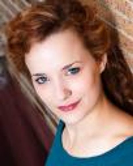 Carlyn Connolly Headshot