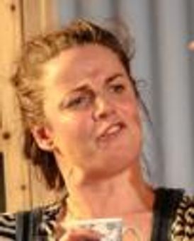 Melle Stewart Headshot