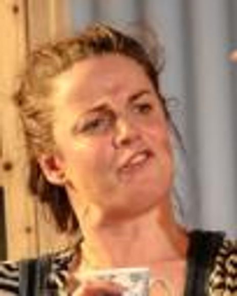 Melle Stewart Headshot