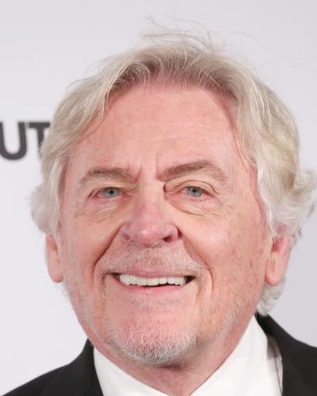 Daniel Davis Headshot