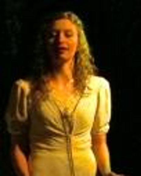 Carolyn Lansom Headshot