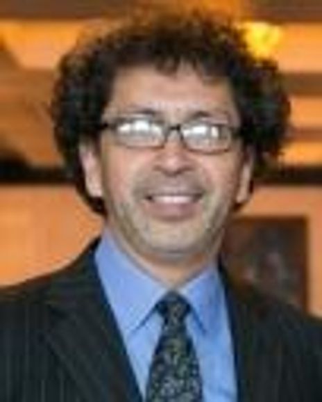 Enrique Carren-Robledo Headshot