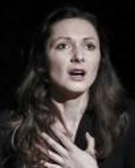 Isobel Pravda Headshot