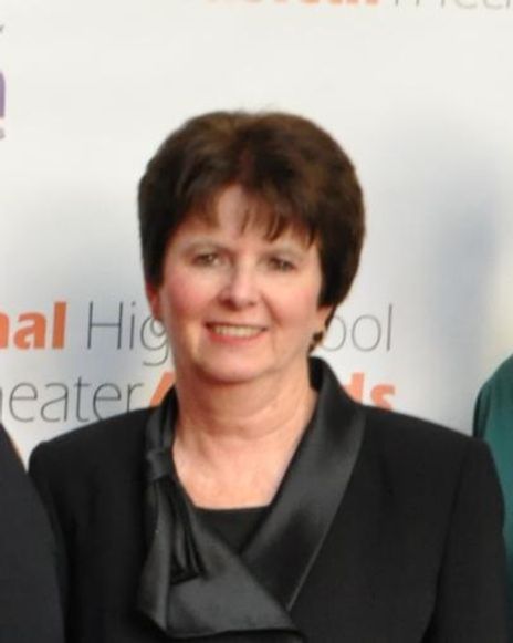 Holly Valentine Headshot