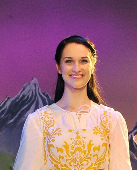 Stefani Potter Headshot