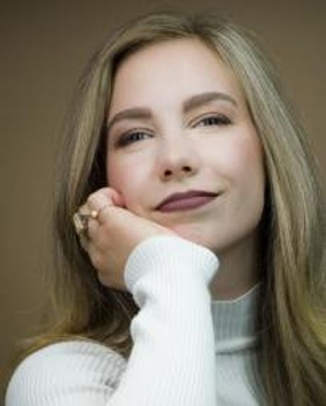 Carolyn Anne Miller Headshot