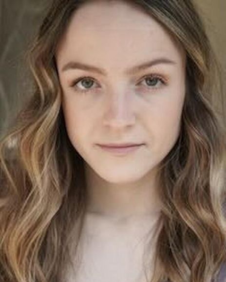 Ella Schnoor Headshot