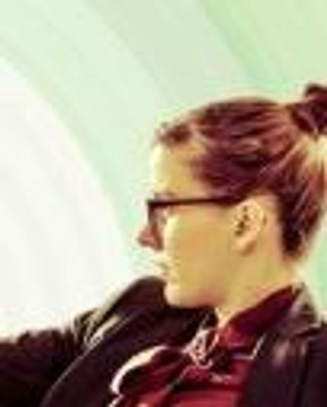 Anne Theriault Headshot