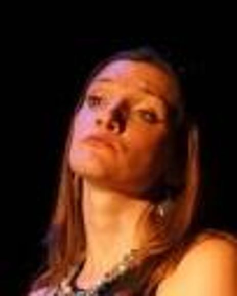Jenn Mello Headshot