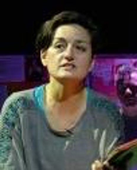 Zoe Lyons Headshot