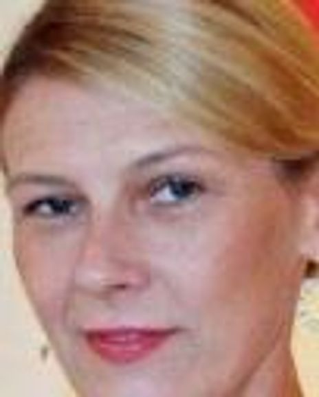 Daniela Zahradnikova Headshot