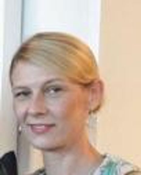Daniella Zahradnikova Headshot