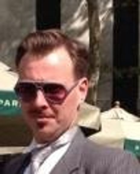 Timothy Hull Headshot