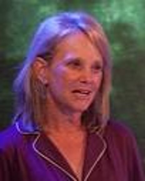 Denise Hoeflich Headshot