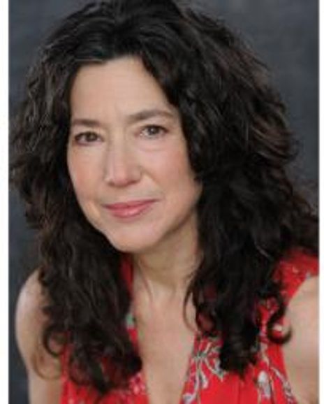 Michele Apriña Leavy Headshot