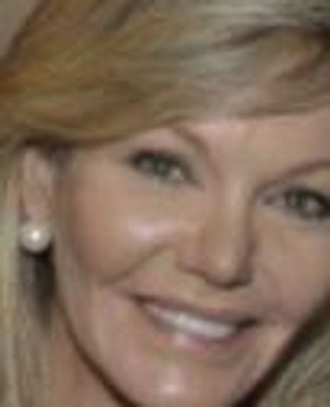 Julie Hayek Headshot