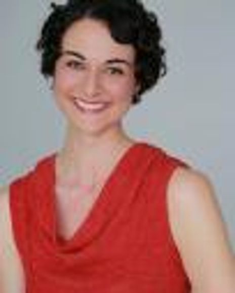 Molly Daniels Headshot