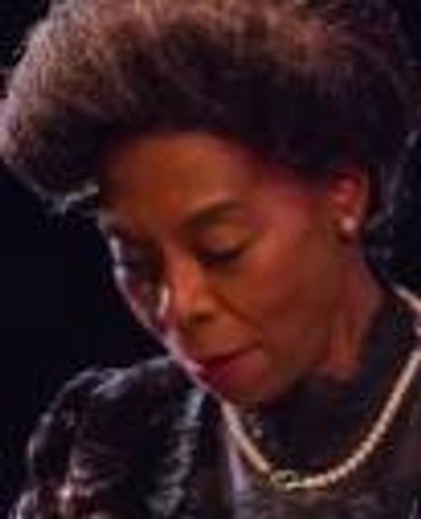 Demene Hall Headshot