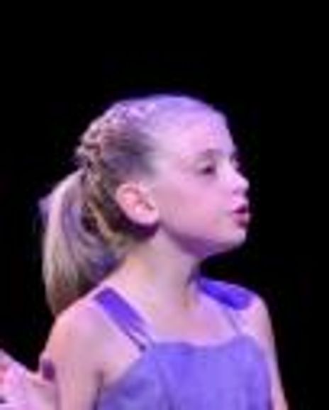 Iris Davies Headshot