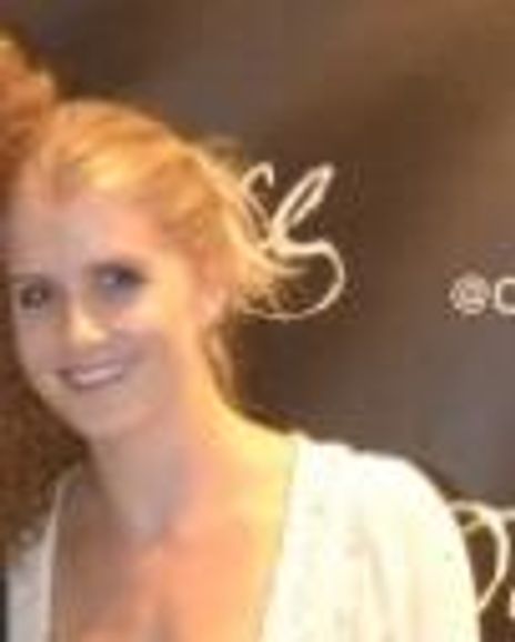 Dani de Waal Headshot