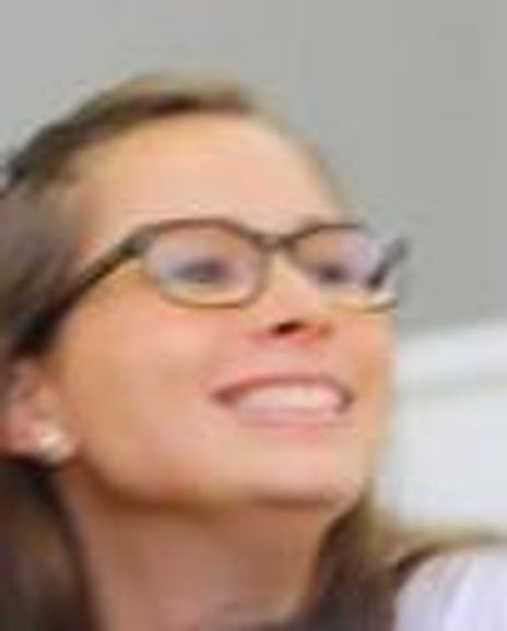 Julia Osen Averill Headshot