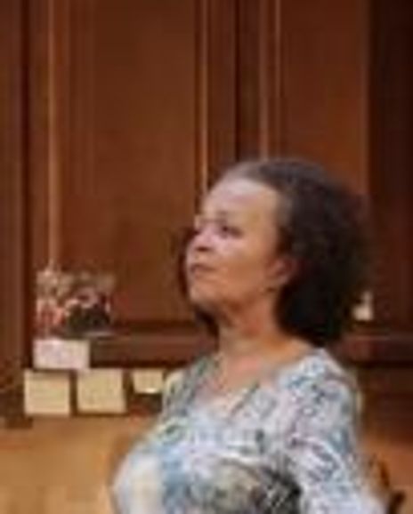 Lizan Mitche Headshot