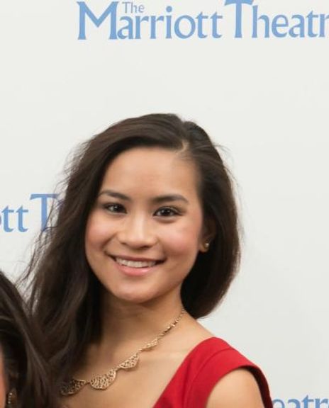 Janelle Villas Headshot