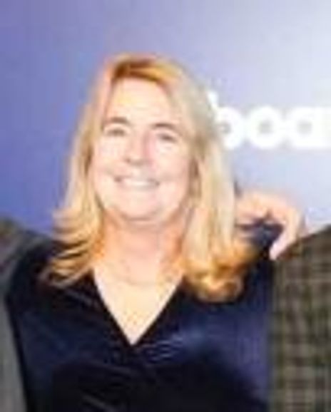 Robin Elliott Headshot