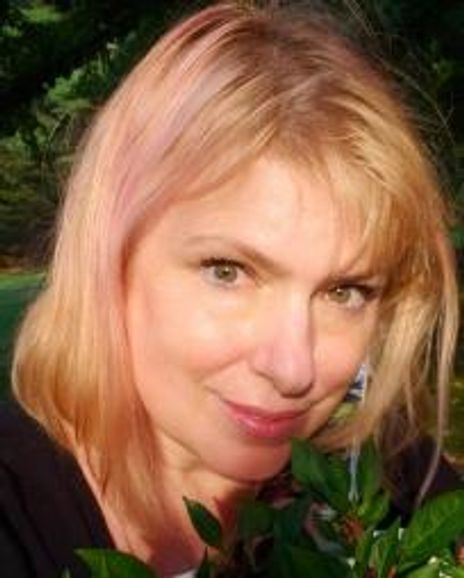 ARIANA JOHNS Headshot