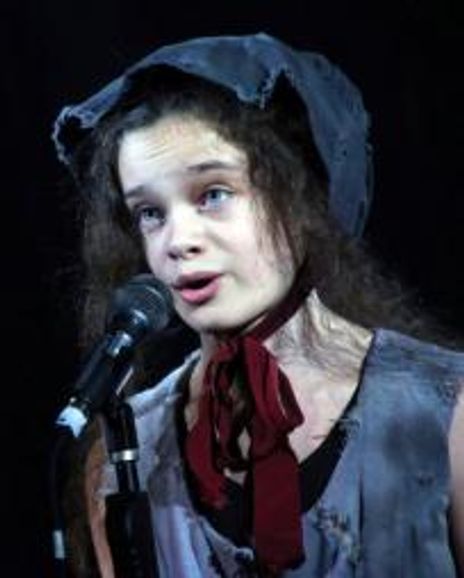 Annie Tolis Headshot