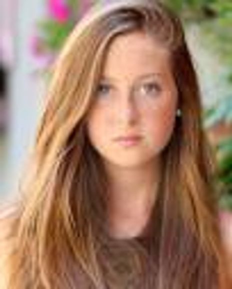 Haley Lanzoni Headshot