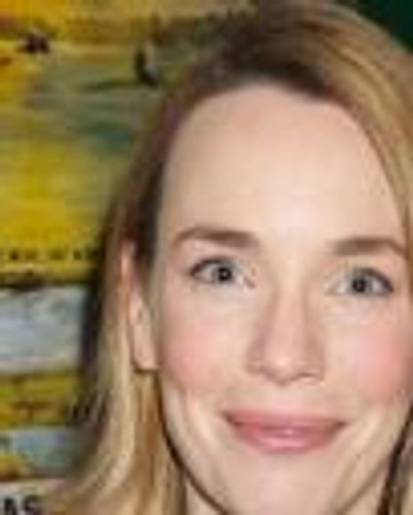 Laura Main Headshot