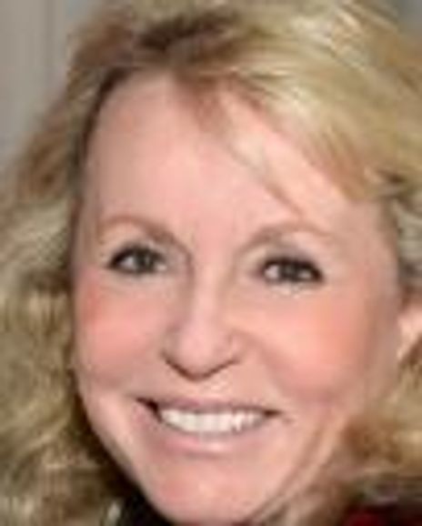 Esther Dinerstein Headshot